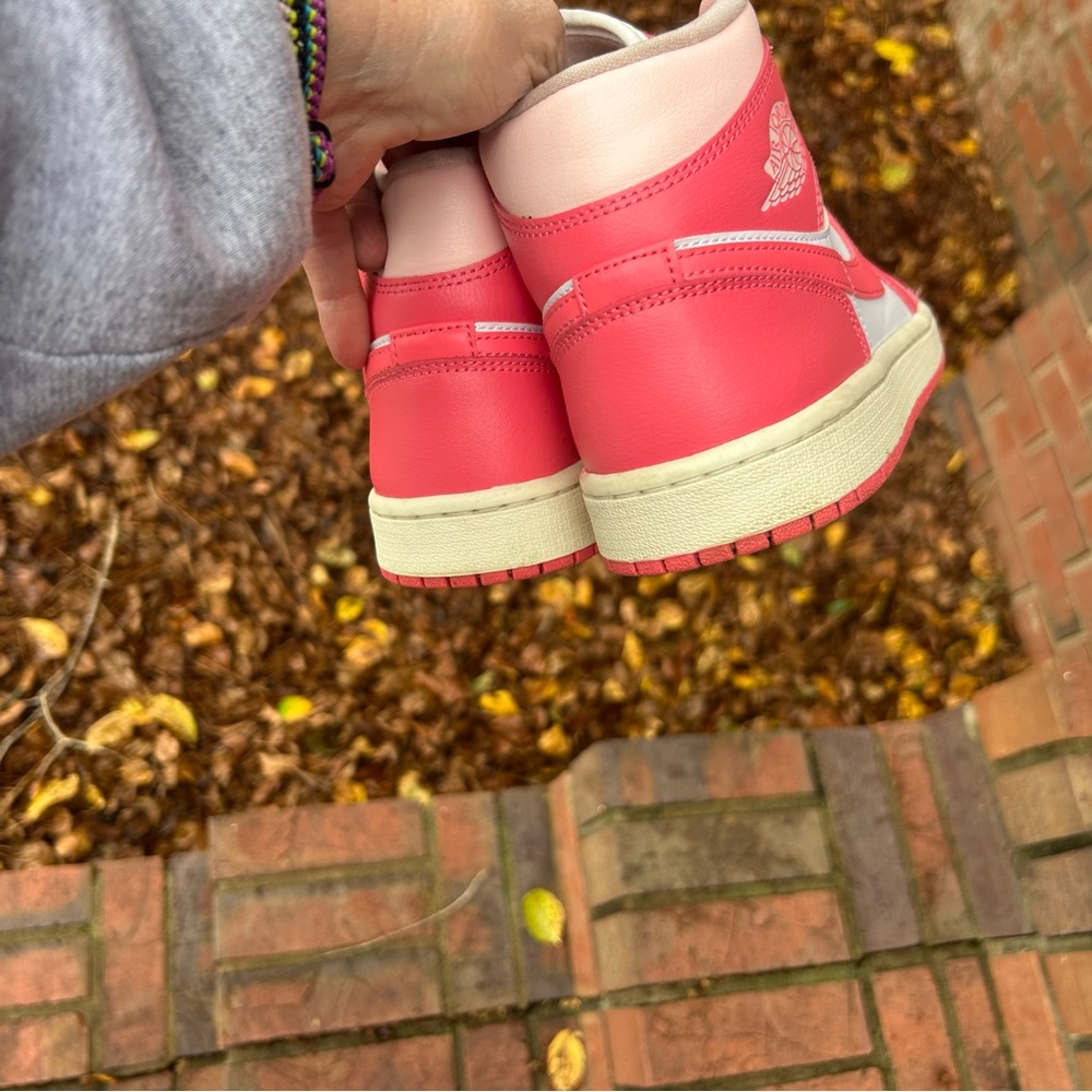 NIKE Air Jordan 1 Mid "Strawberries and Cream" sneakers. Women’s size 8 - Picture 11 of 15
